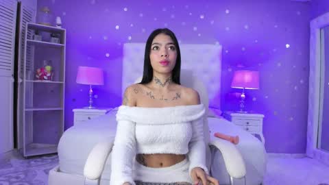 Snapshot of zoe_kravitx chatting on 02-10-25, 09:25 CAMILA online show from 02-10-25, 09:25