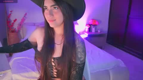 Snapshot of zoe_kravitz1 chatting on 11-15-25, 04:32 Marilin online show from 11-15-25, 04:32