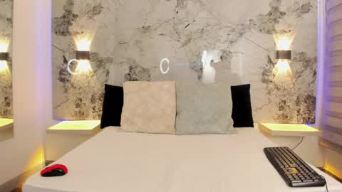 Zoe online show from 04-13-26, 09:04