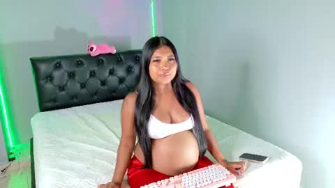 Snapshot of zoe_moon19 chatting on 06-25-26, 06:29 pocahontas online show from 06-25-26, 06:29