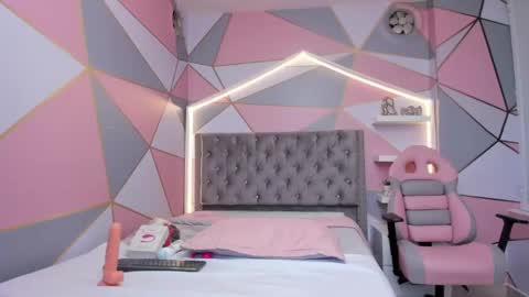   online show from 04-18-26, 07:07