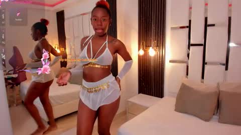 Zoe Novakk  online show from 11-07-25, 02:50