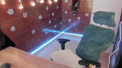 Snapshot of zoe_ringer chatting on 12-30-24, 05:34 Zoe  online show from 12-30-24, 05:34