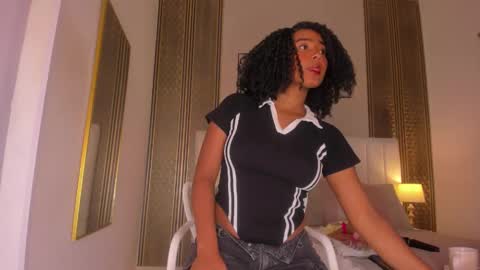 Hi guys i am Zoe  online show from 03-23-26, 11:25