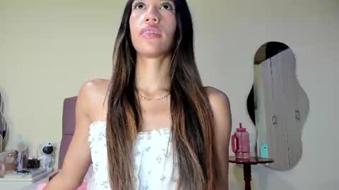 Snapshot of zoe_storm2 chatting on 06-25-26, 11:42 Zoe online show from 06-25-26, 11:42