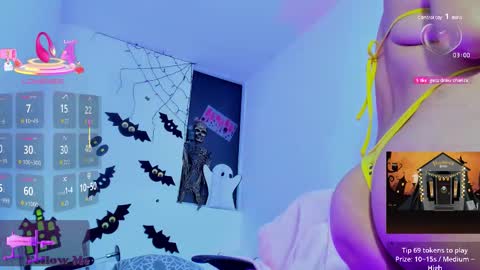 Snapshot of zoe_sweet22 chatting on 10-24-25, 11:12 new count online show from 10-24-25, 11:12