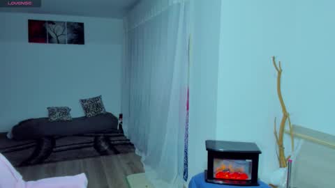 Snapshot of zoe_sweet22 chatting on 11-06-25, 10:43 new count online show from 11-06-25, 10:43