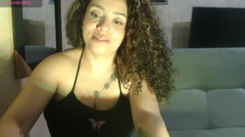 Snapshot of zoe_tai chatting on 05-20-26, 01:01 zoe tai online show from 05-20-26, 01:01