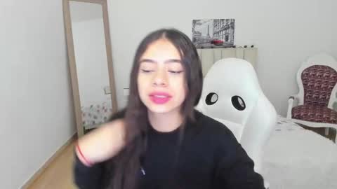 Snapshot of zoe_turnner_18 chatting on 01-08-25, 11:43 Zoe online show from 01-08-25, 11:43