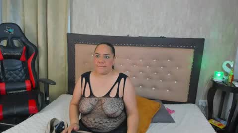 zoedeleon online show from 07-12-26, 07:16