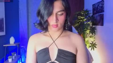 Snapshot of zoee_kiss_ chatting on 06-19-26, 06:07 ZOE online show from 06-19-26, 06:07