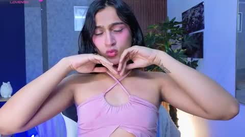 Snapshot of zoee_kiss_ chatting on 07-12-26, 06:15 ZOE online show from 07-12-26, 06:15