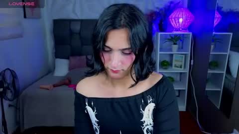 Snapshot of zoee_kiss_ chatting on 07-16-26, 08:37 ZOE online show from 07-16-26, 08:37