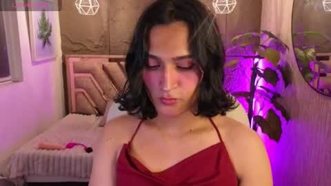 Snapshot of zoee_kiss_ chatting on 07-26-26, 04:09 ZOE online show from 07-26-26, 04:09