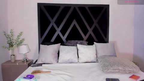 Zoe 3 online show from 05-26-26, 05:42
