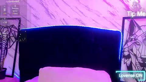 Snapshot of zoegp chatting on 06-17-26, 04:37 Laura online show from 06-17-26, 04:37