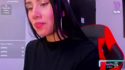 Snapshot of zoegp chatting on 07-18-26, 05:00 Laura online show from 07-18-26, 05:00