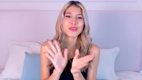 Snapshot of zoehangel chatting on 09-30-25, 11:26 Zoe online show from 09-30-25, 11:26