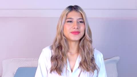 Snapshot of zoehangel chatting on 10-03-25, 11:18 Zoe online show from 10-03-25, 11:18