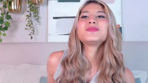 Snapshot of zoehangel chatting on 10-05-25, 12:58 Zoe online show from 10-05-25, 12:58