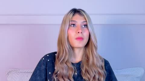 Snapshot of zoehangel chatting on 10-06-25, 11:18 Zoe online show from 10-06-25, 11:18