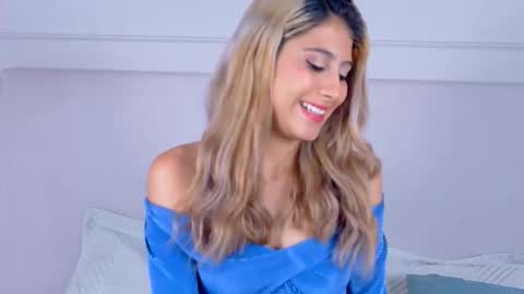 Snapshot of zoehangel chatting on 10-11-25, 11:20 Zoe online show from 10-11-25, 11:20