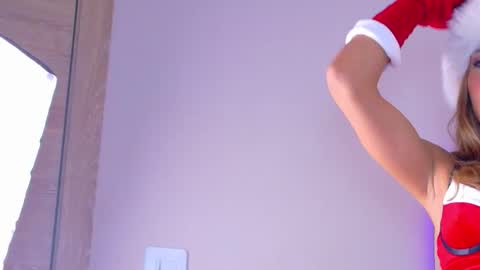 Snapshot of zoehangel chatting on 12-02-25, 12:43 Zoe online show from 12-02-25, 12:43