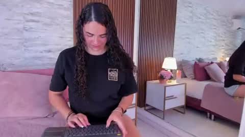 Snapshot of zoehiltonx chatting on 07-17-26, 02:24 zoehiltonx online show from 07-17-26, 02:24