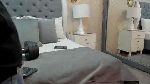 Snapshot of zoekrug chatting on 09-14-25, 12:04 Zoe Krug online show from 09-14-25, 12:04