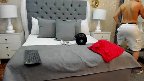 Snapshot of zoekrug chatting on 09-23-25, 11:46 Zoe Krug online show from 09-23-25, 11:46