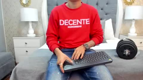 Snapshot of zoekrug chatting on 09-28-25, 01:38 Zoe Krug online show from 09-28-25, 01:38