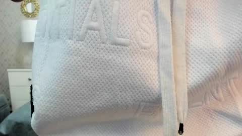 Snapshot of zoekrug chatting on 09-30-25, 11:48 Zoe Krug online show from 09-30-25, 11:48