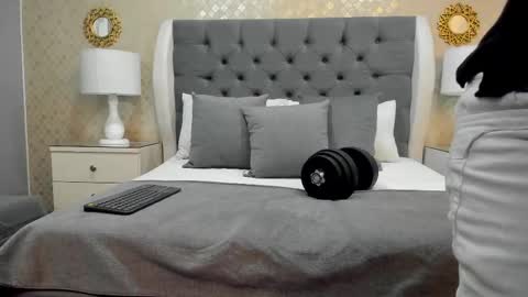 Snapshot of zoekrug chatting on 10-01-25, 11:49 Zoe Krug online show from 10-01-25, 11:49