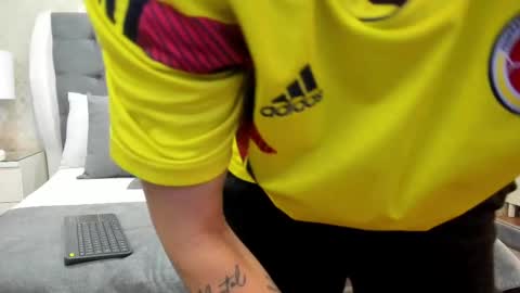 Snapshot of zoekrug chatting on 10-02-25, 11:39 Zoe Krug online show from 10-02-25, 11:39