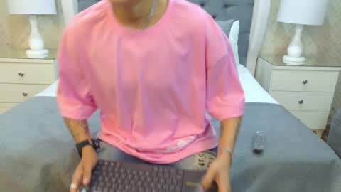 Snapshot of zoekrug chatting on 10-13-25, 11:54 Zoe Krug online show from 10-13-25, 11:54