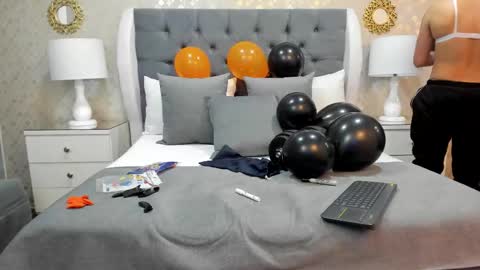 Snapshot of zoekrug chatting on 10-14-25, 07:47 Zoe Krug online show from 10-14-25, 07:47