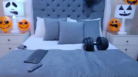 Snapshot of zoekrug chatting on 10-16-25, 04:08 Zoe Krug online show from 10-16-25, 04:08