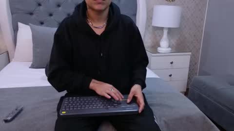 Snapshot of zoekrug chatting on 10-20-25, 12:49 Zoe Krug online show from 10-20-25, 12:49