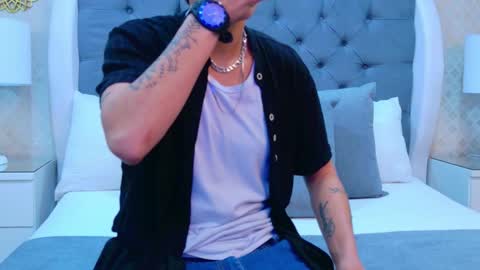 Snapshot of zoekrug chatting on 11-01-25, 12:07 Zoe Krug online show from 11-01-25, 12:07