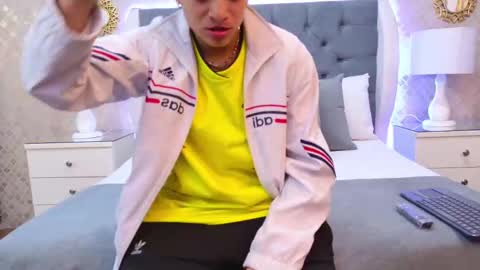 Snapshot of zoekrug chatting on 11-18-25, 11:36 Zoe Krug online show from 11-18-25, 11:36