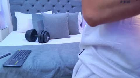 Snapshot of zoekrug chatting on 11-28-25, 08:11 Zoe Krug online show from 11-28-25, 08:11