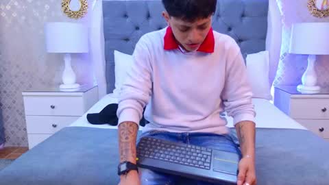 Snapshot of zoekrug chatting on 11-29-25, 11:35 Zoe Krug online show from 11-29-25, 11:35