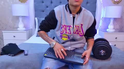 Snapshot of zoekrug chatting on 12-05-25, 11:41 Zoe Krug online show from 12-05-25, 11:41