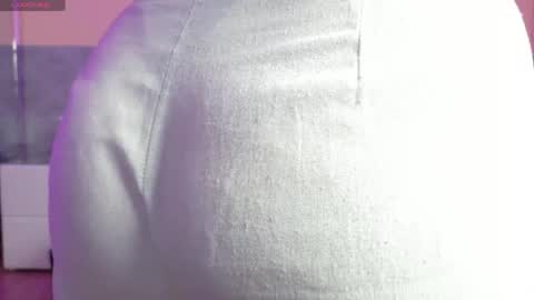 Snapshot of zoemartinez__ chatting on 06-09-26, 12:28 Z O E online show from 06-09-26, 12:28