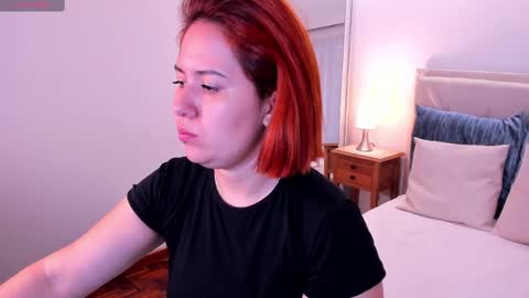 Snapshot of zoes_mile chatting on 01-14-25, 11:42 Zoes online show from 01-14-25, 11:42