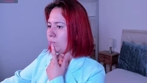 Snapshot of zoes_mile chatting on 02-19-25, 11:06 Zoes online show from 02-19-25, 11:06