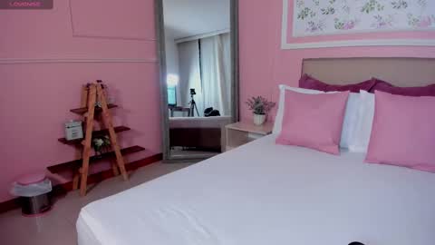 Snapshot of zoes_mile chatting on 03-10-25, 11:10 Zoes online show from 03-10-25, 11:10