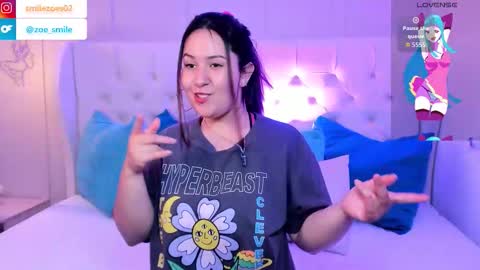 Snapshot of zoes_mile chatting on 09-17-25, 02:30 Zoes online show from 09-17-25, 02:30