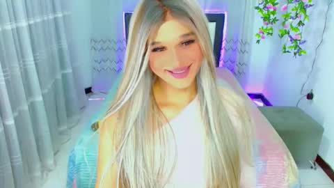 Snapshot of zoeschmmit chatting on 05-25-26, 11:11 zoeschmmit online show from 05-25-26, 11:11