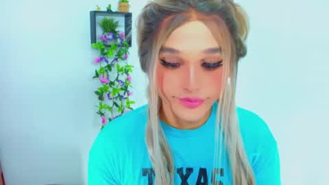 Snapshot of zoeschmmit chatting on 06-18-26, 10:36 zoeschmmit online show from 06-18-26, 10:36